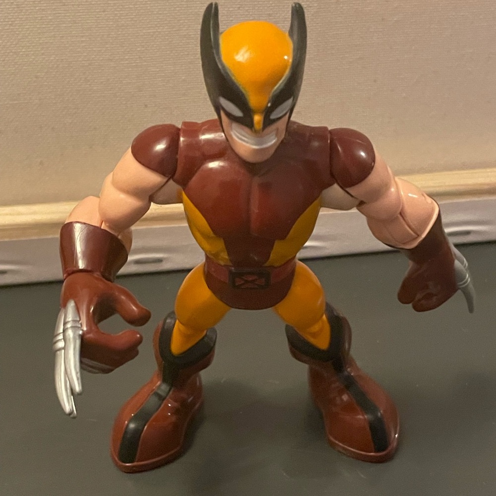 Marvel X men Wolverine Action Figure with Claws - Brown and Yellow